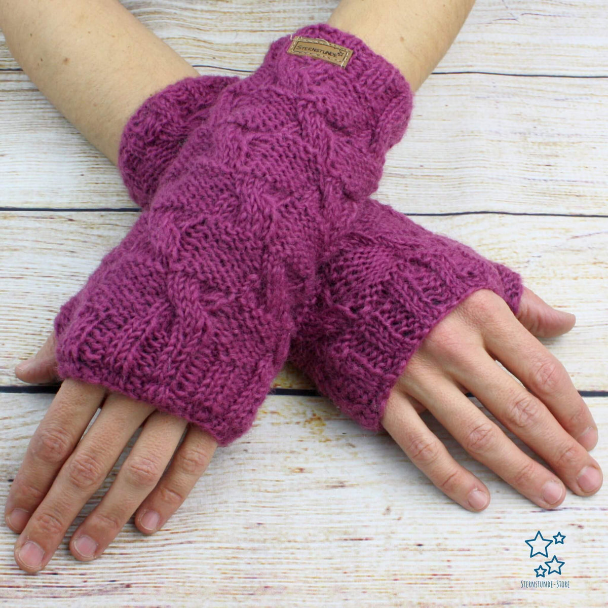Women's cuffs with cable pattern (model Laura) – Sternstunde